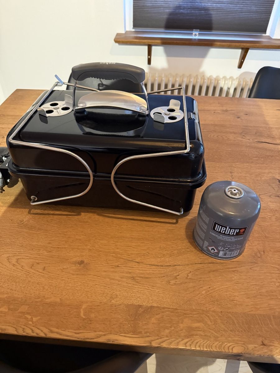 Griglie: Barbecue Weber portable – Usato da Givisiez venduto da Scilliam 1