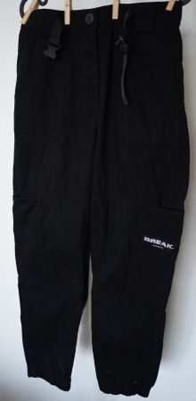 Pantalon cargo Bershka noir, taille 40
