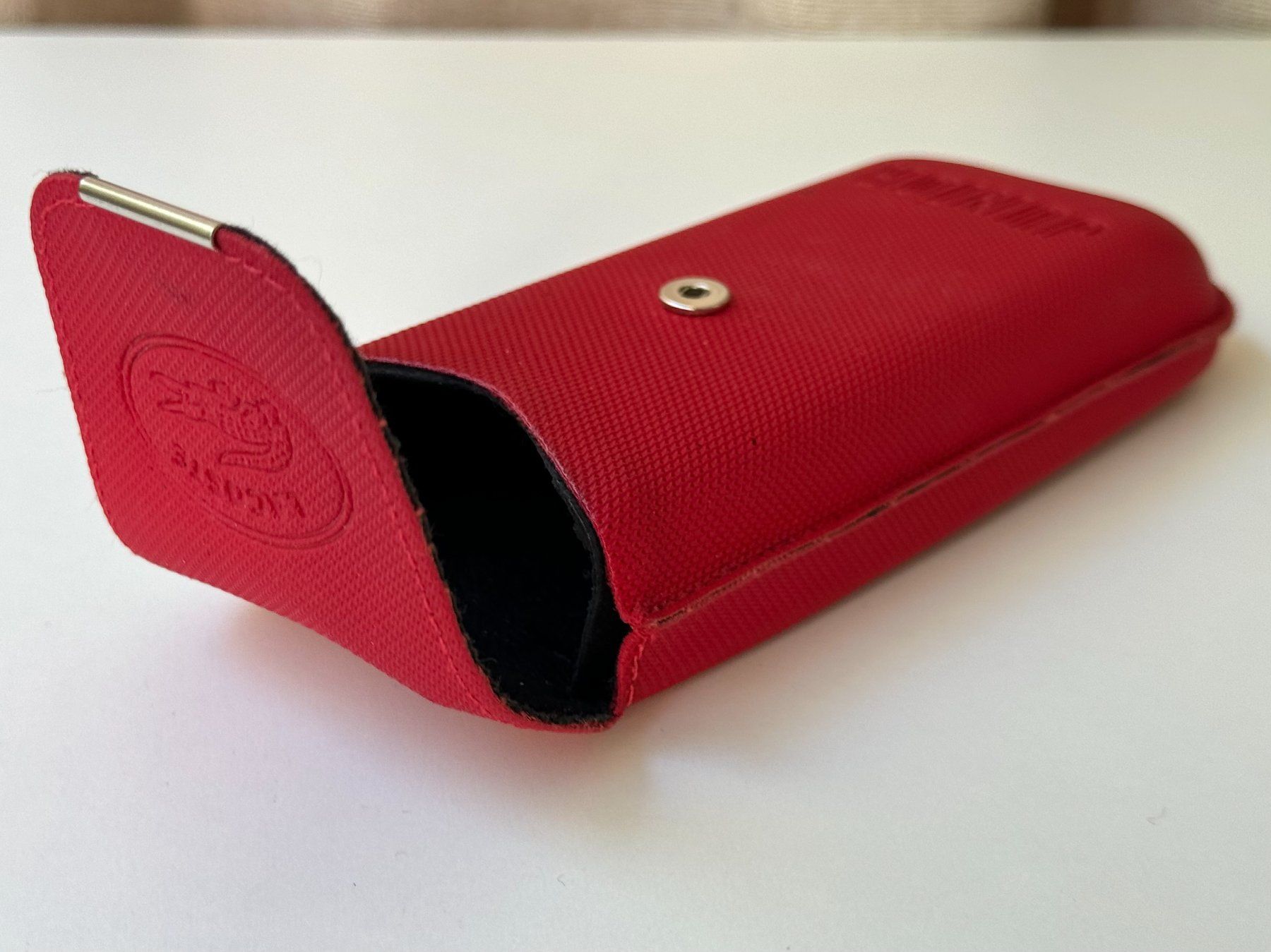 Lacoste Sonstige Kleidung & Accessoires: Étui LACOSTE Junior pour lunettes - rouge – Gebraucht aus Genève von Reveur 5