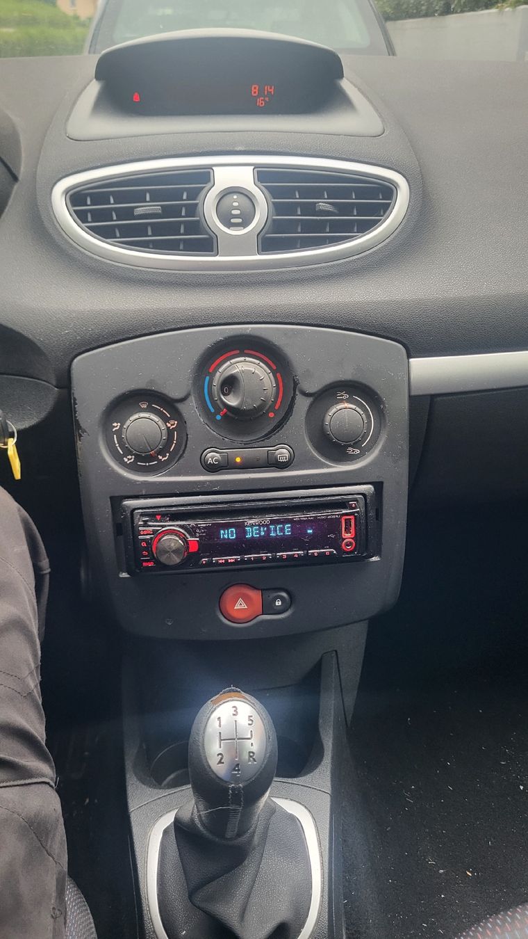 Renault Automobili: Renault Clio ab 1.- Franken mit REST-MFK – Usato da Münchenstein venduto da Flachschraube 7