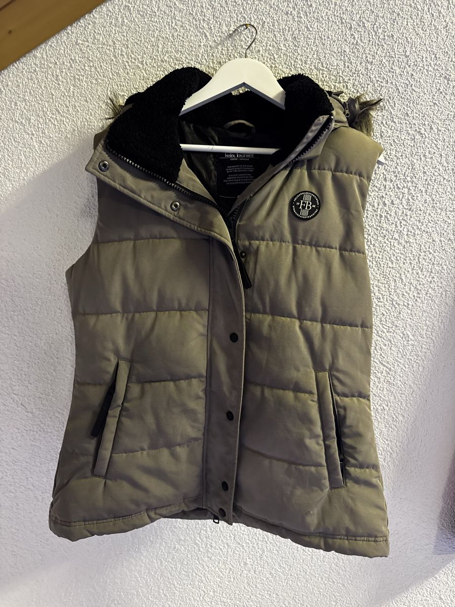 Felix Bühler Gilets & Westen: Felix Bühler Weste in Beige – Neu (gemäss Beschreibung) aus Jaberg von alee_leika