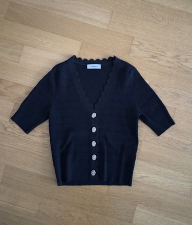 Sandro Shirt schwarz mit Zierknöpfen