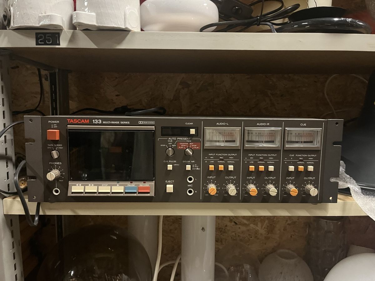Tascam Registratori: Tascam 133 Tapedeck Kassettengerät – Usato da Bern venduto da fotolog111 1