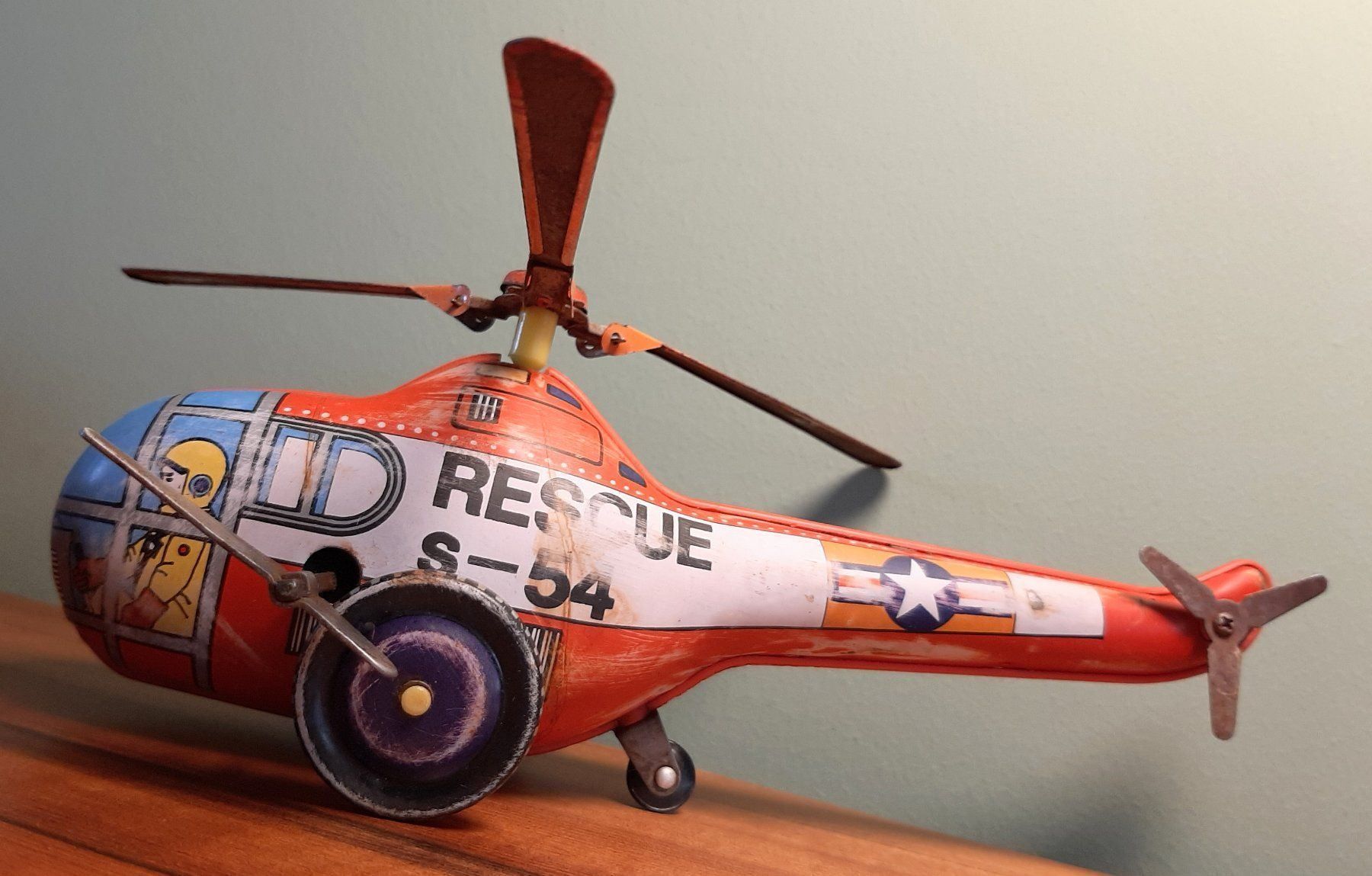 Spielzeuge: Blechspielzeug Heli Rescue S-54 – Gebraucht aus Zürich von 2bis 1
