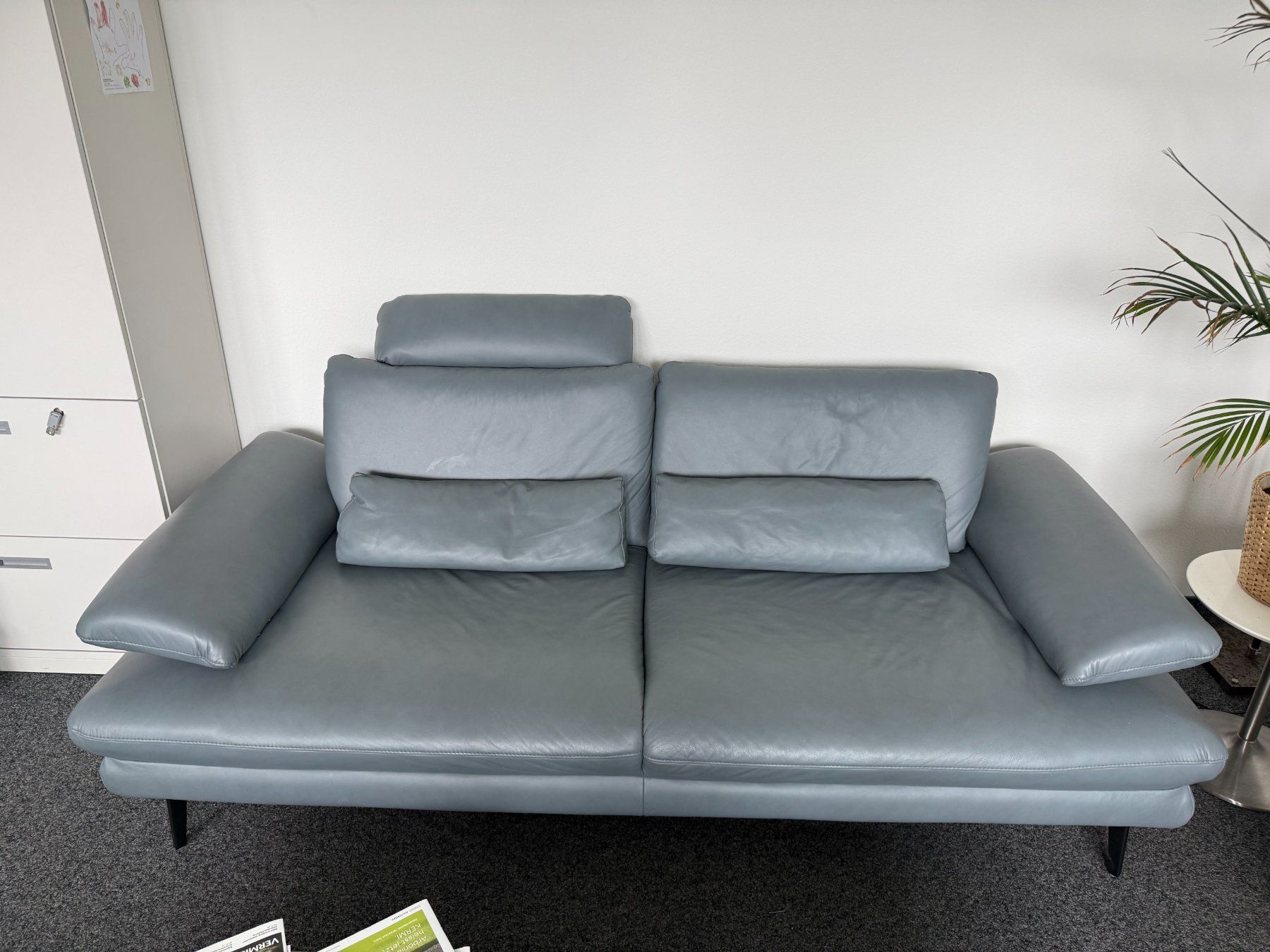 Sofas: Leder Sofa ausziehbar mit Motor 2023 – Gebraucht aus Baar von spanac87