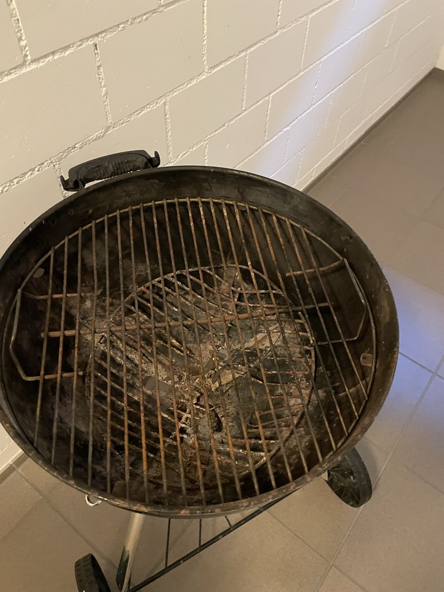 Griglie: Weber Charcoal Grill - Black - Perfect for Summer BBQ! – Usato da Zürich venduto da LKC80 2