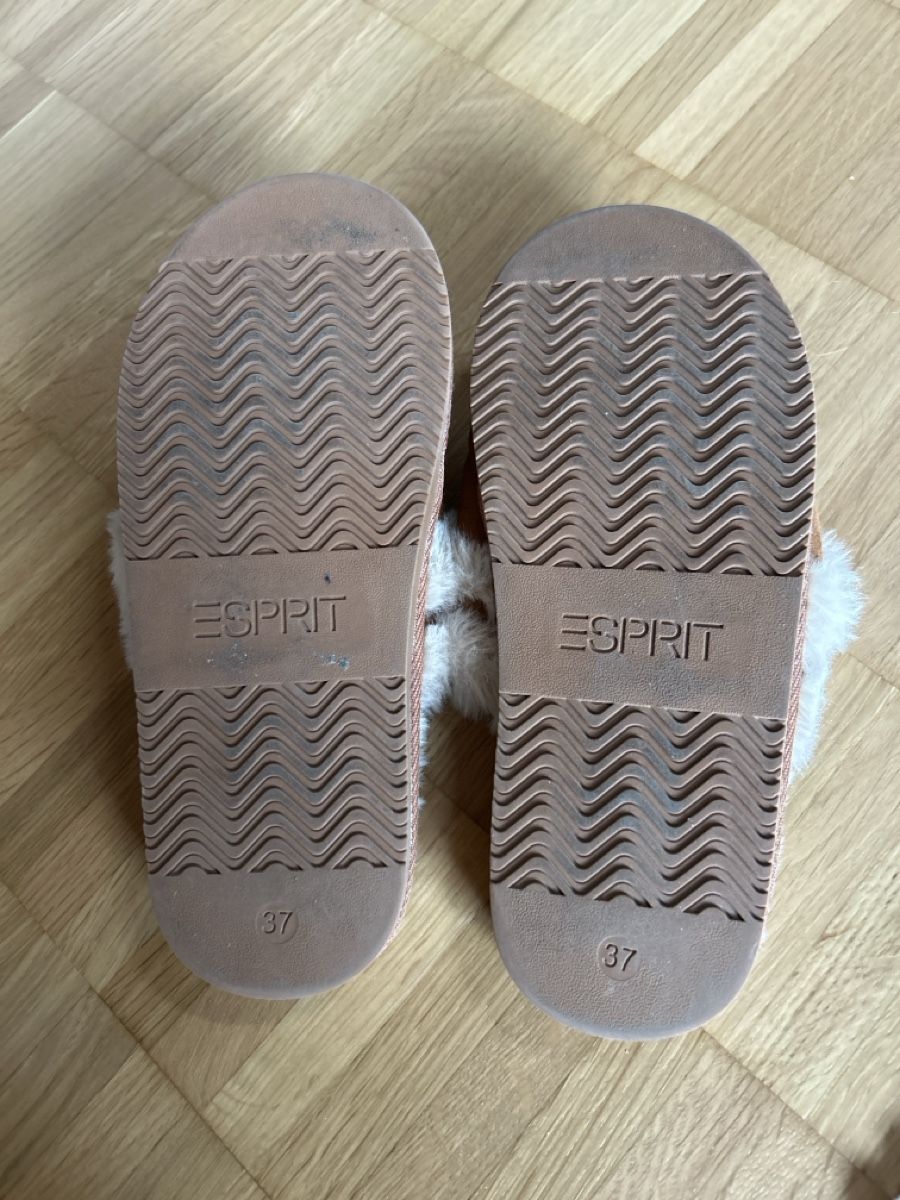 Bekleidung: Hausschuhe Esprit Grösse 37 – Gebraucht aus Maur von Cambrino 3