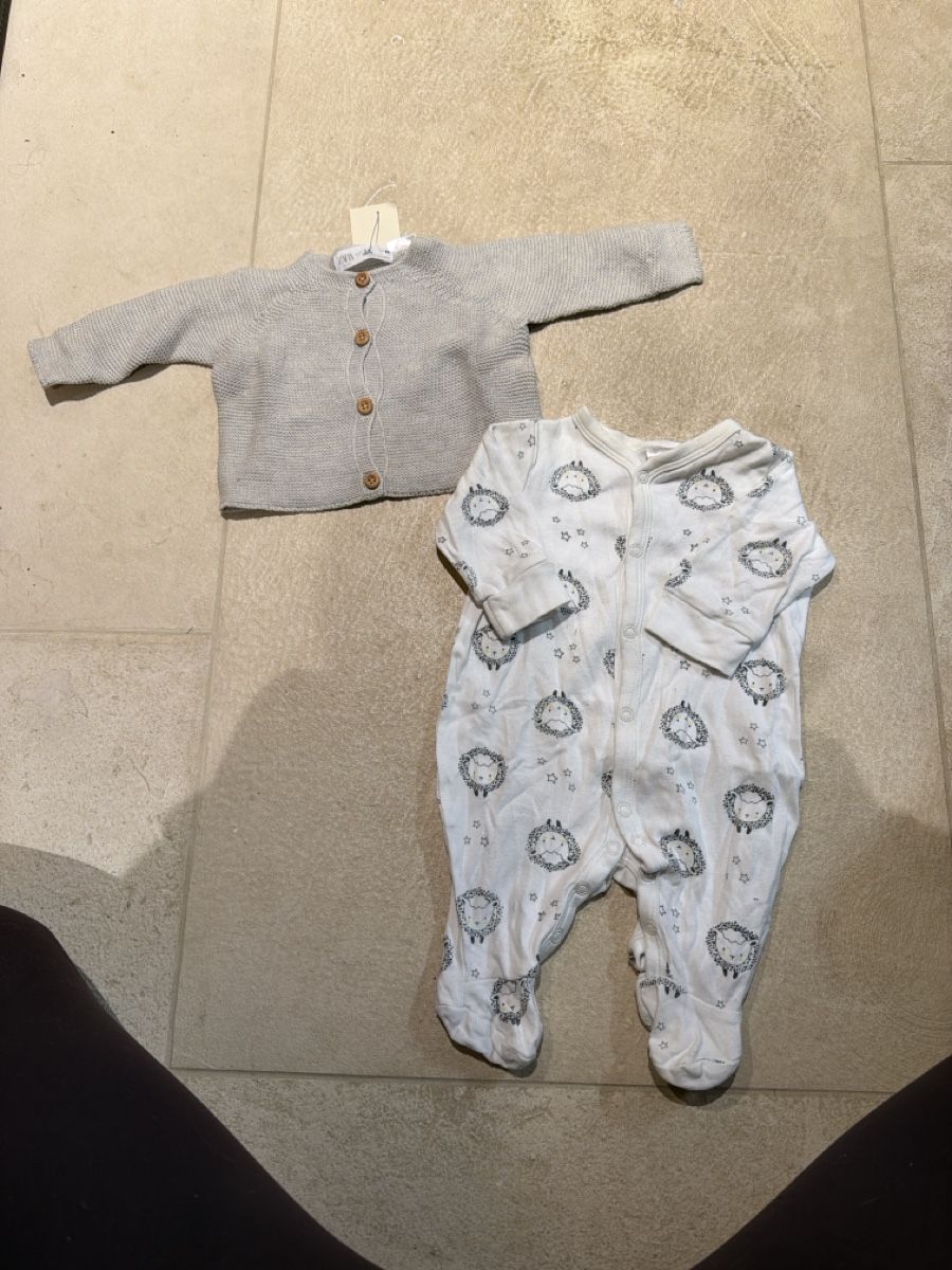 Lotti & Set di vestiti: Zara Strickjacke & C&A Strampler, Grösse 63 – Nuovo (secondo la descrizione) da Obersaxen venduto da jen_6dnw