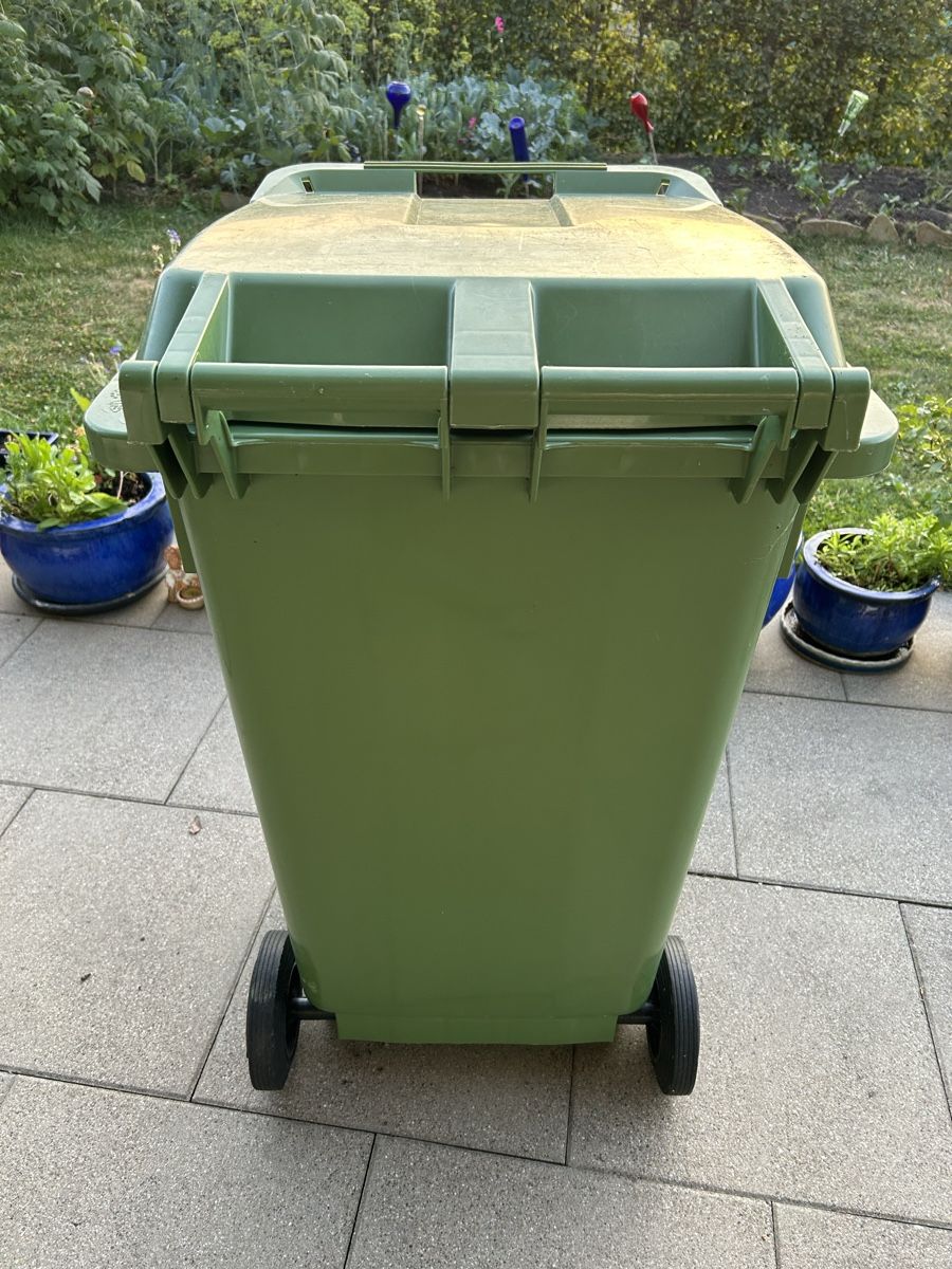 Altro per Ufficio & Commercio: Abfallcontainer Perstorp Plastic Systems mit Deckel und Räde – Usato da Lanzenhäusern venduto da vic63 1