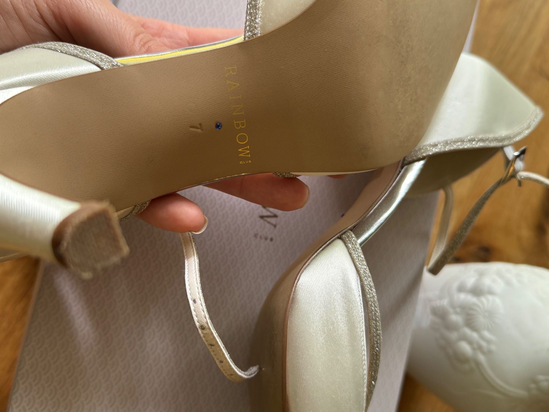 Damenschuhe: Brautschuhe aus Satin Gr. 40 – Neu (gemäss Beschreibung) aus Schindellegi von RR09 3