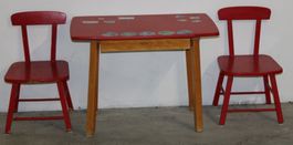 Kindertisch mit 2 Stühlen (S)