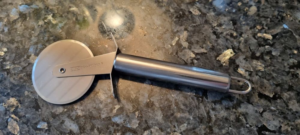 Relaxdays Pizzaschneider 2er Set – Edelstahlklinge, Rutschfester Griff, Für Alle Teige