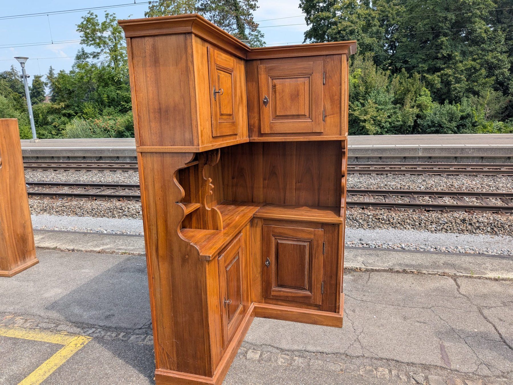Buffets: Eckbuffet Holz, 4 Türen, Ablagen - Ref. 07/30 – D'occasion à Au ZH par BrockiAu 2