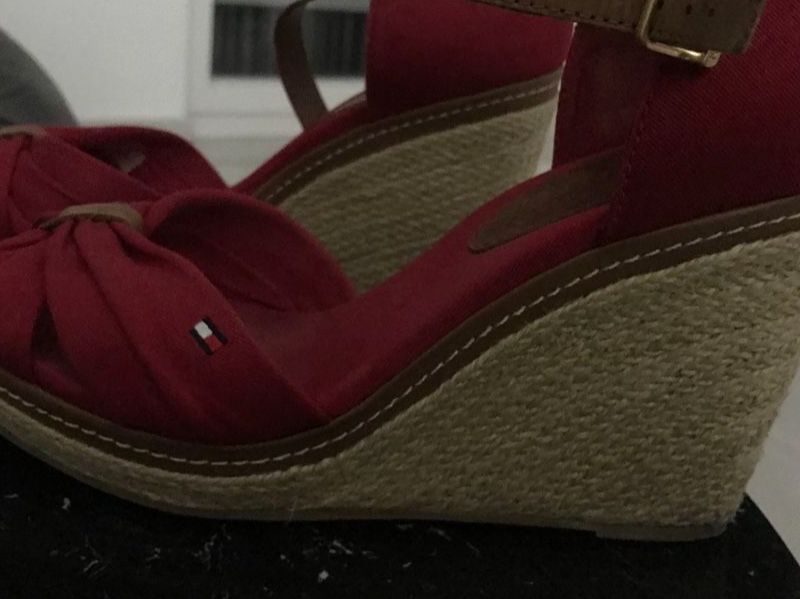 Tommy Hilfiger Damenschuhe: Tommy Hilfiger Sandalen – Gebraucht aus Rothrist von ilodj 1