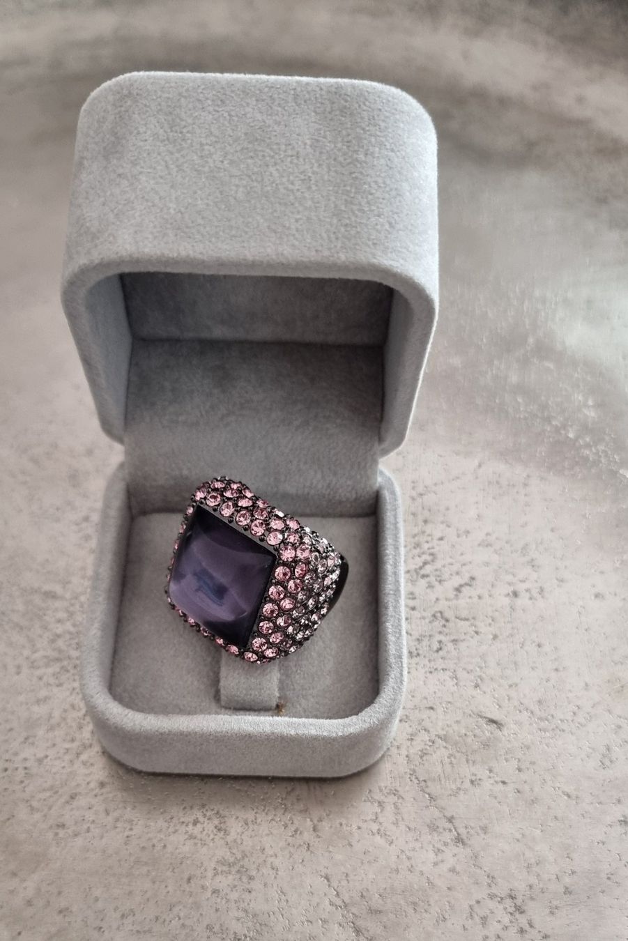 Anelli: Ring Swarovski violett,t-rosa,Amethyst – Nuovo e nell'imballaggio originale da Frauenfeld venduto da Bleeddragon