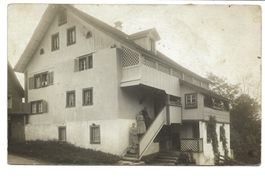Bürglen (UR) Wohnhaus - Familie mit Kleinkind - Foto-AK 1915