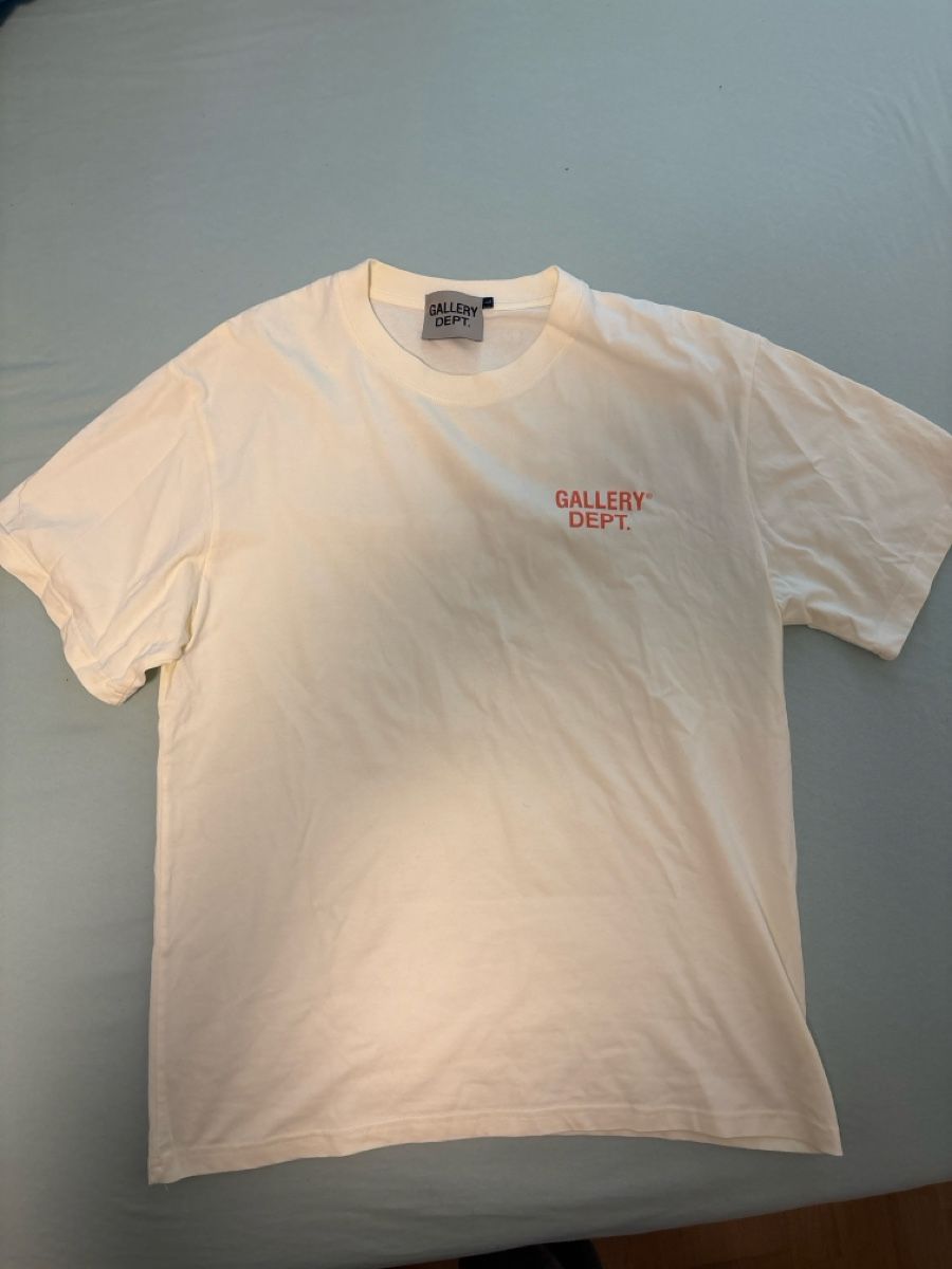 Gallery Dept. T-shirt: Gallery Dept Shirt – Usato da Jegenstorf venduto da zenow