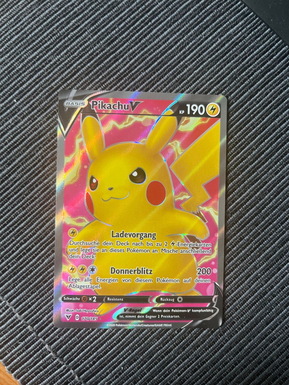 Pokémon Carte collezionabili: Pokemon Pikachu V Farbenschock Mint deutsch – Nuovo (secondo la descrizione) da Wabern venduto da Collectfun