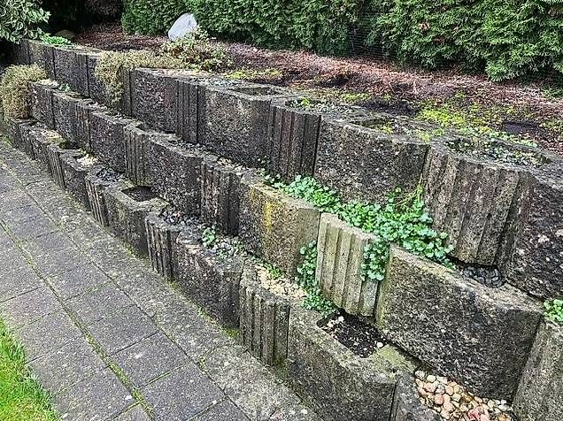 Pietre & tegole: 83 Crea-Beton Mauersteine – Usato da Volketswil venduto da Edificio 1