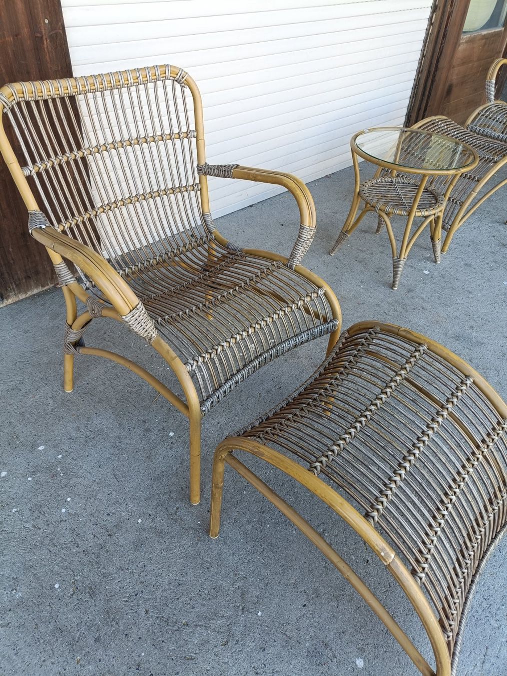 Sessel: Ratan Sessel mit Beinhocker (2er Set) – Gebraucht aus Köniz von Brockenreich 1