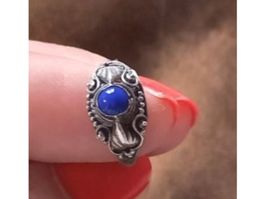 Ring mit blauem Stein
