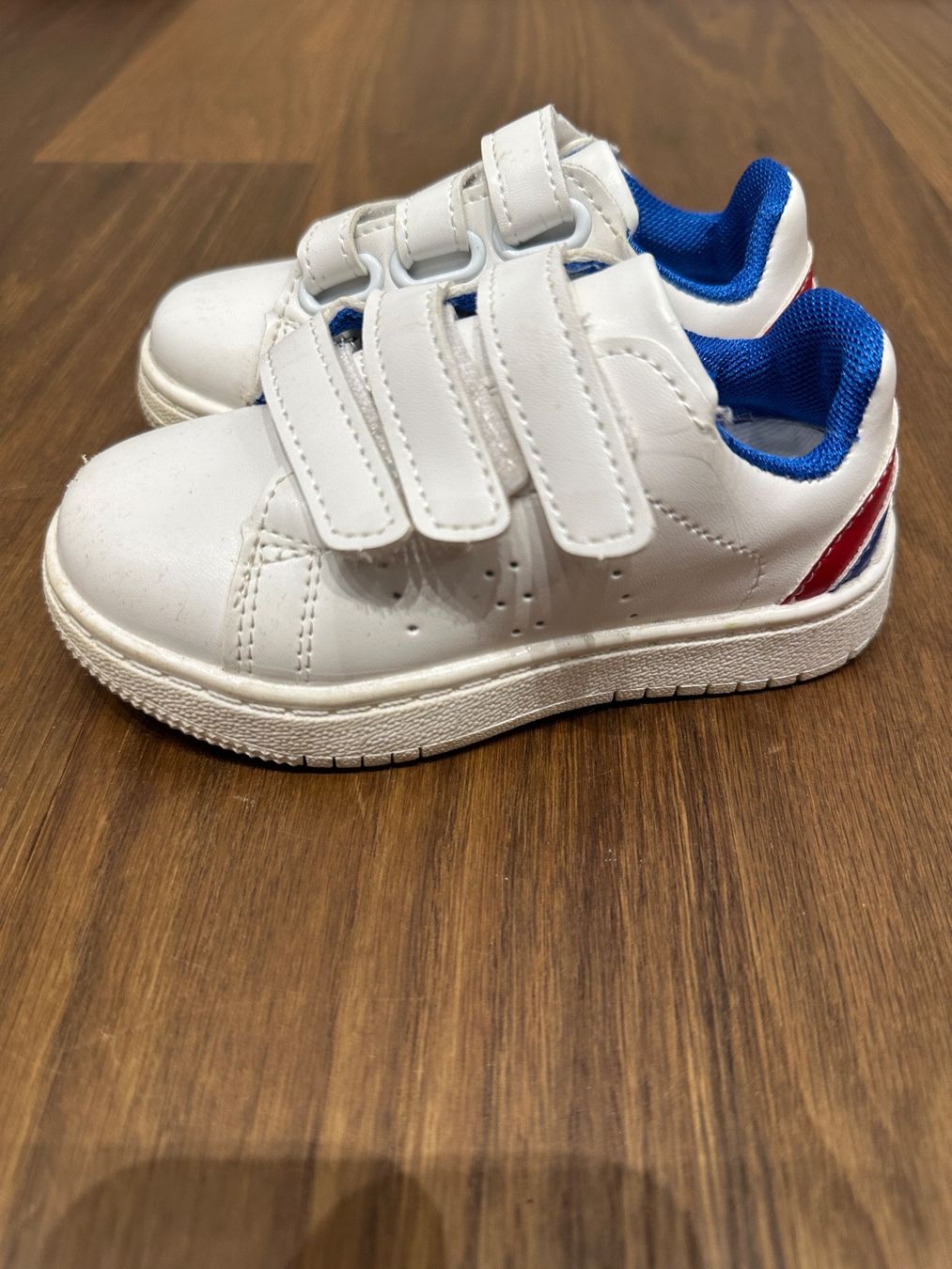 Schuhe für Jungen: Kinder Sneakers Grösse 24 – Gebraucht aus Horgen von Auction-Kings 1