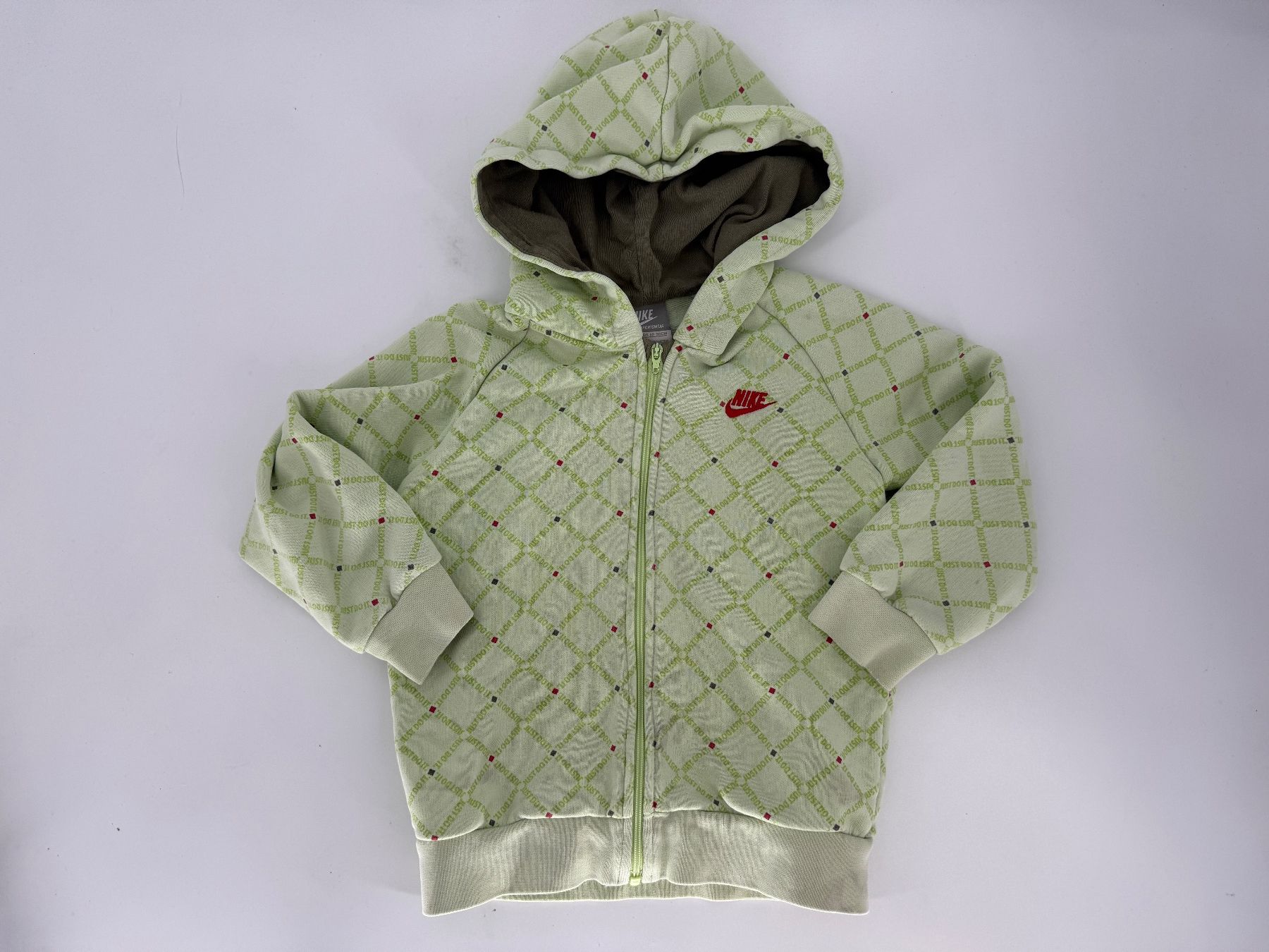 Nike Pulls et sweat-shirts: Nike Kapuzenjacke Gr. 92/98 – D'occasion à Auenstein par moin.
