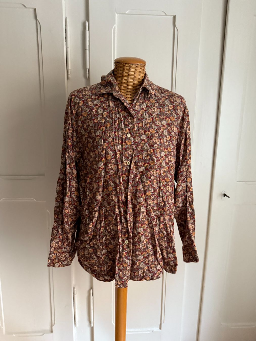 Blusen: Vintage Bluse bunt geblümt L – Gebraucht aus Zürich von Diazaio