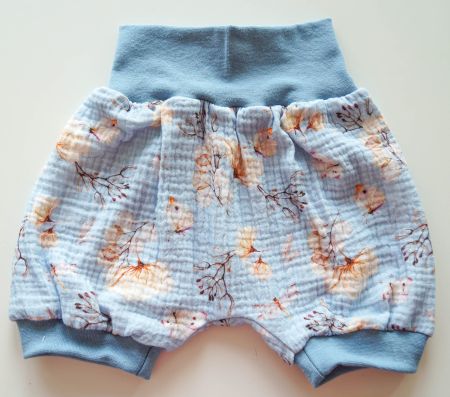Kurze Pumphose aus Musselin mit Blumen - Gr.86/92 NEU