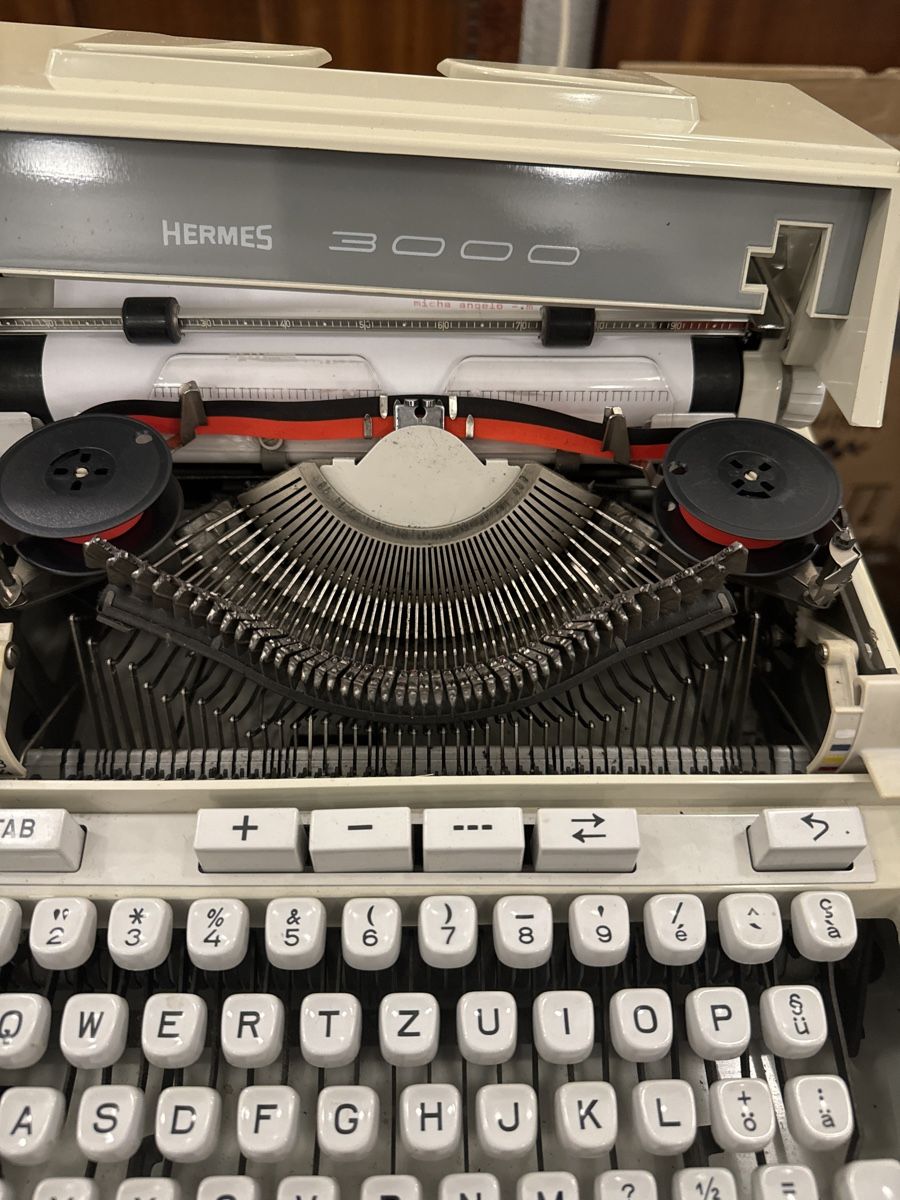 Machines à écrire: Hermes 3000 Schreibmaschine – D'occasion à Siebnen par Micha1307 3
