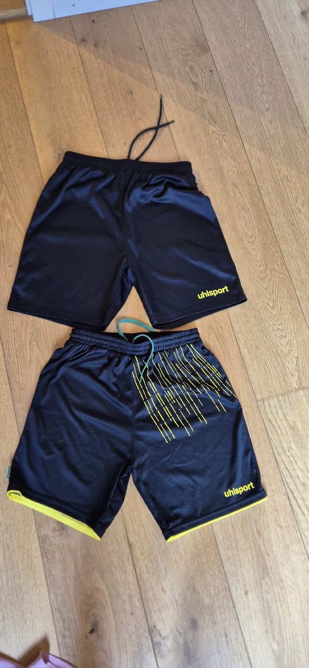 Scarpe, pantaloni & magliette da ginnastica: fussballkleider – Usato da näfels venduto da vrenit 1