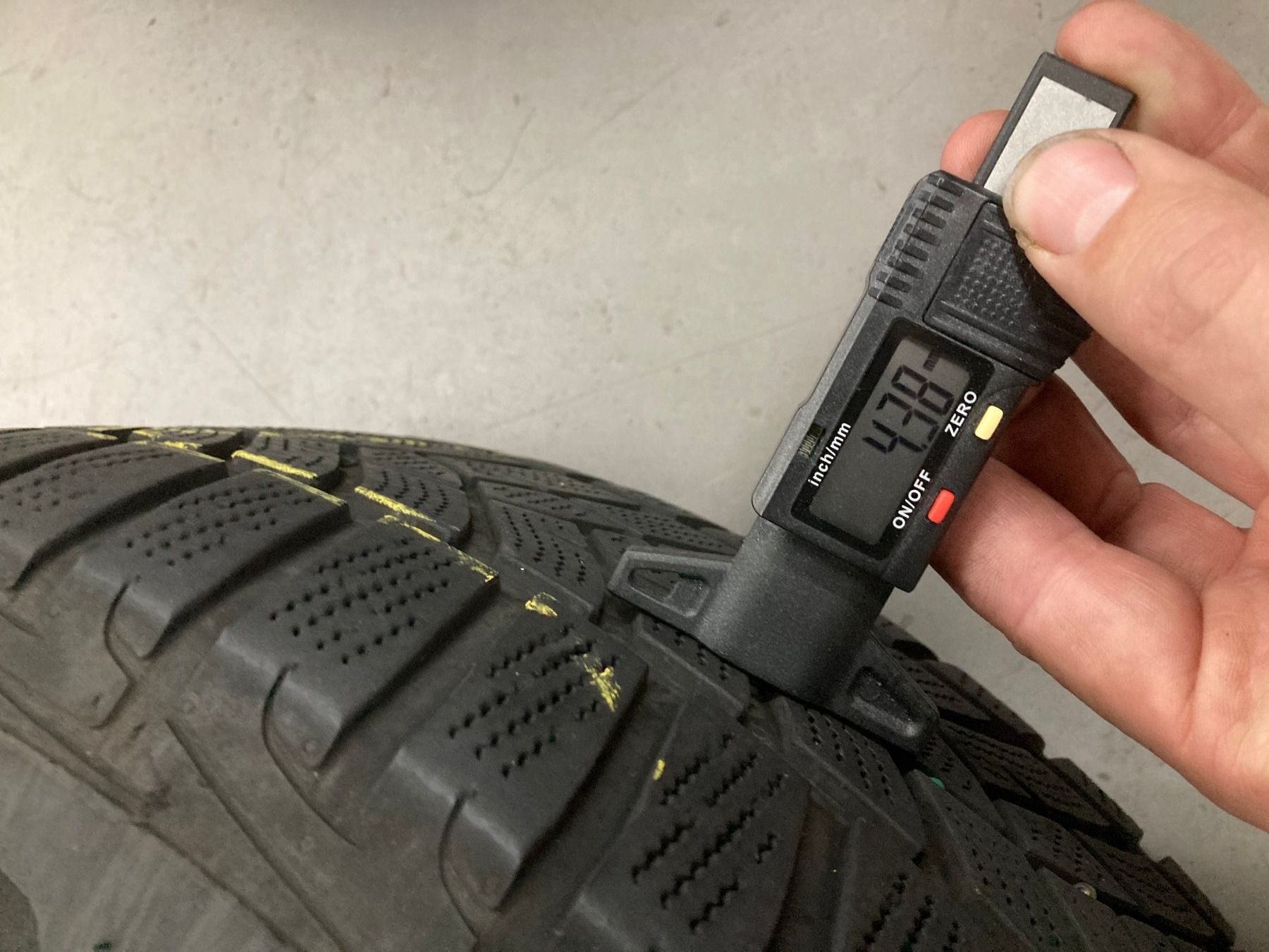 Volvo Pneumatici & Ruote complete: Volvo V60 Winterräder 215/60R16 – Usato da Cham venduto da WB2223 8