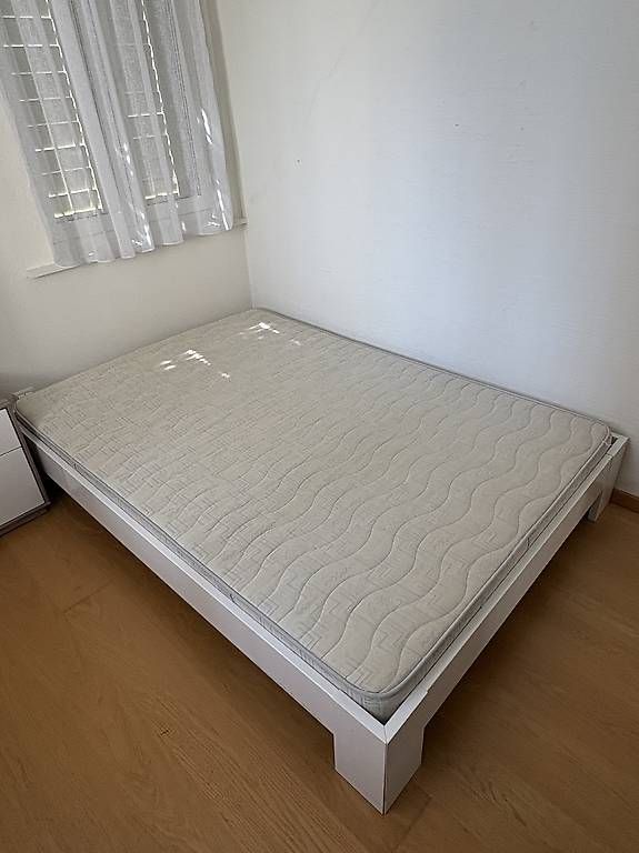 Lits: Bett 140x200 – D'occasion à Birmensdorf ZH par and_zm5r
