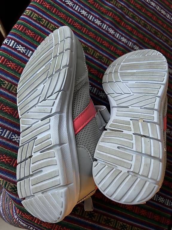 Schuhe für Jungen: Baskets taille 33-34 – Neu und originalverpackt aus Plan-les-Ouates von Kiss-bodolay 1