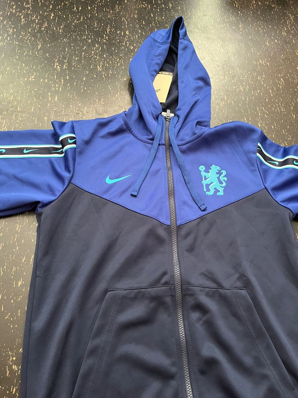 Giacche & Cappotti: Trainingsjacke Chelsea – Nuovo e nell'imballaggio originale da Basel venduto da sos_kzg6