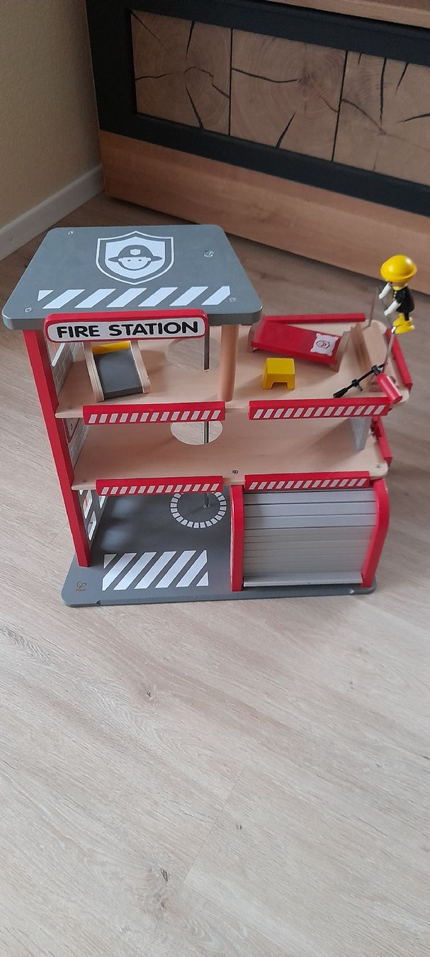 Spielzeuge: Feuerwehrstation – Gebraucht aus Sulz AG von Zissi31324