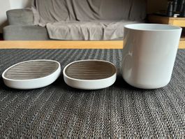 2 portes-savon et un porte brosses-à-dents Alessi