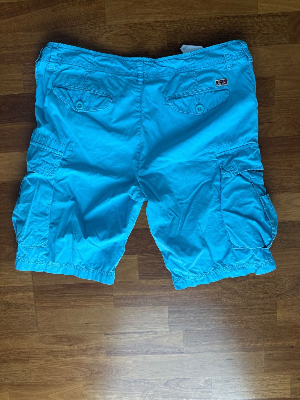 Napapijri Pantaloni: Originale hellblaue Napapijri Cargo Shorts, Grösse: 34 – Usato da Stetten SH venduto da Urlaub 2
