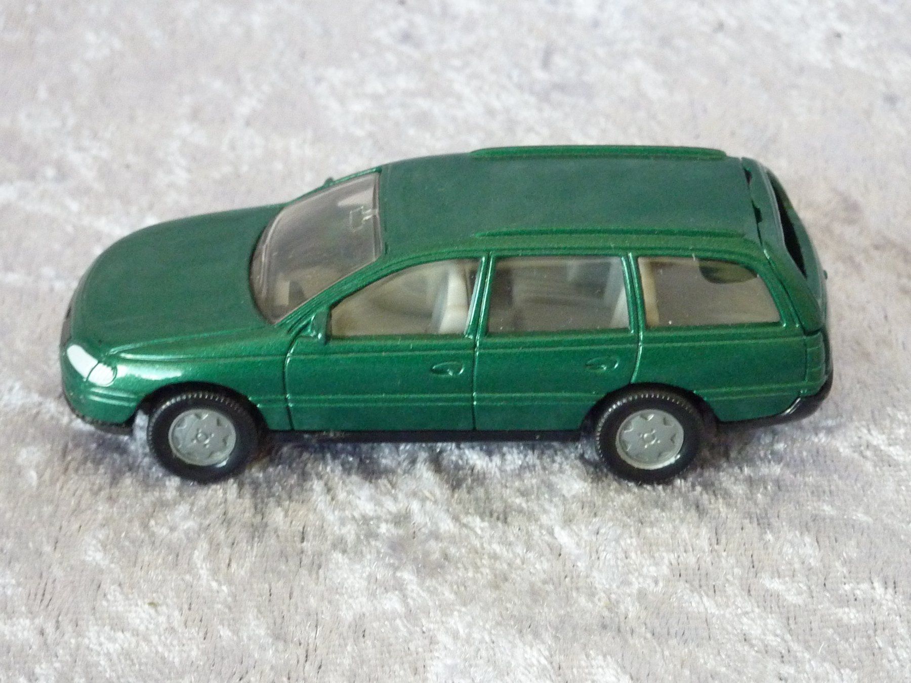 Siku Modellautos: Opel Omega Caravan 2.0 16V Siku – Gebraucht aus Dürrenäsch von Cobra1ch 1