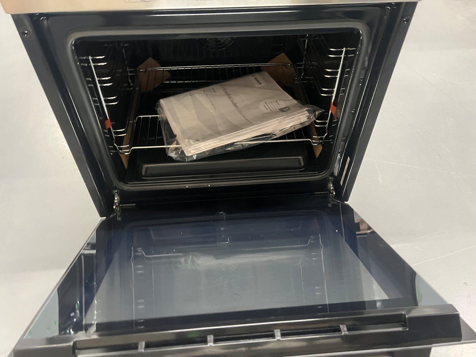 Bosch Backöfen: occ. Bosch HBF011BR0 Backofen 230V – Neu (gemäss Beschreibung) aus Buchs SG von Frankenspalter_Buchs 1