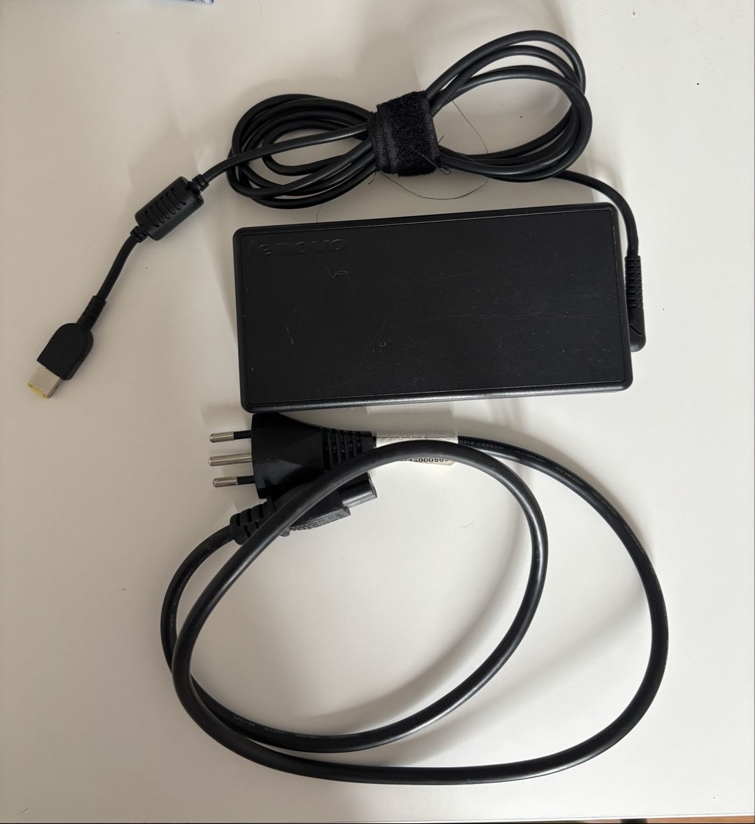 Caricabatterie: Chargeur lenovo – Usato da La Chaux-de-Fonds venduto da DANIELA19961996