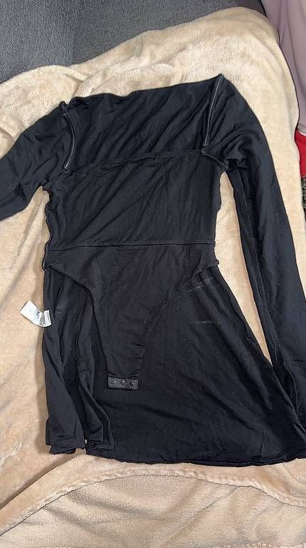 Vestiti: SCHWARZER BODY KLEID MIT LANGEN AERMELN – Usato da Gossau SG venduto da 2002gomes2002
