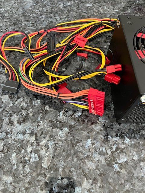 Componenti elettronici: Netzteil Xilence 480W – Usato da Zürich venduto da Senada 1