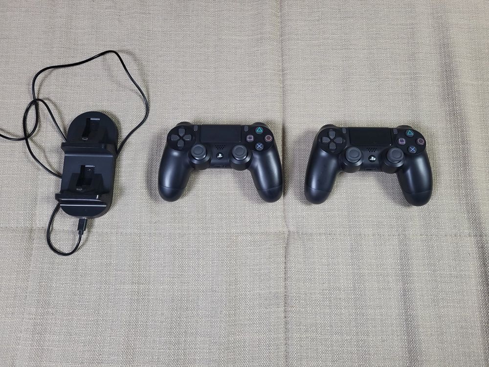 Sony PS4 Controller 2st.+ Ladestation Kaufen auf Ricardo