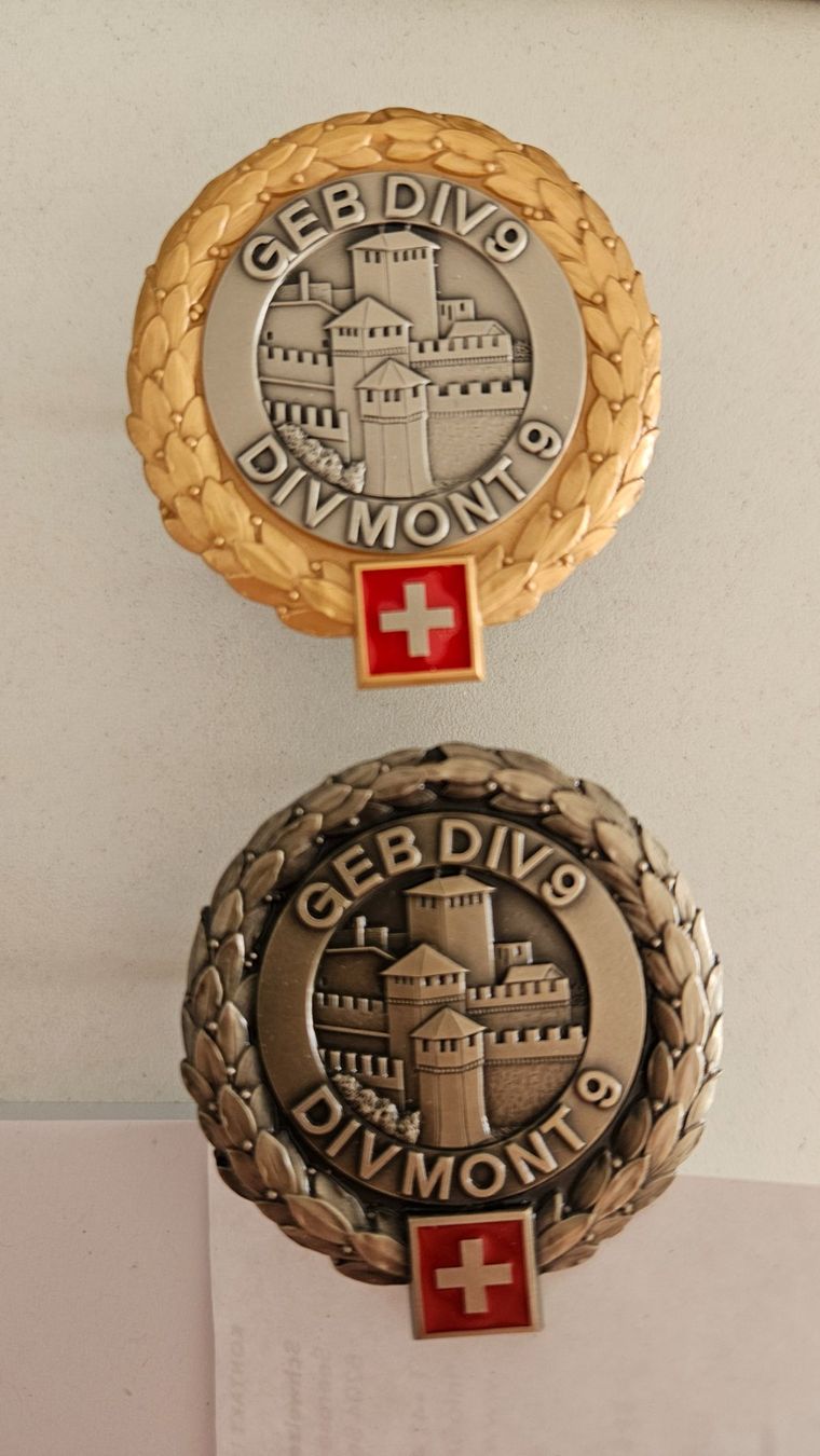Schweizer Armee Placchette & Badge: Peret Emblem Schweizer Armee – Nuovo (secondo la descrizione) da Urdorf venduto da reg_q6nr
