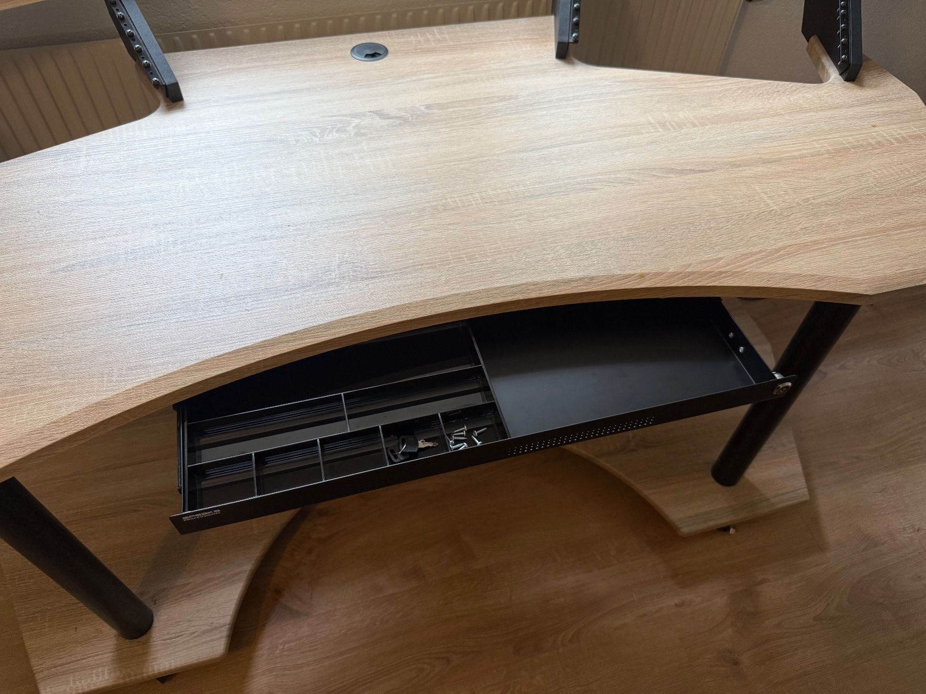 Bureaux: Millenium SD-180 N Studiotisch – D'occasion à Domat/Ems par clixy 1