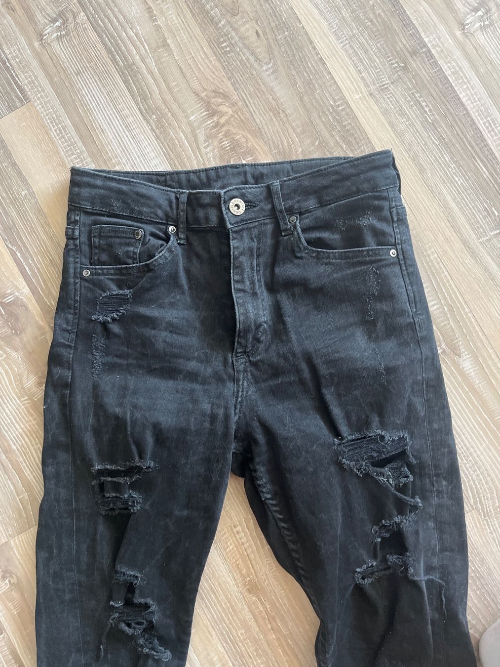 H&M Hosen: Pantalon noir H&M – Gebraucht aus Le Locle von Mayd_h 1