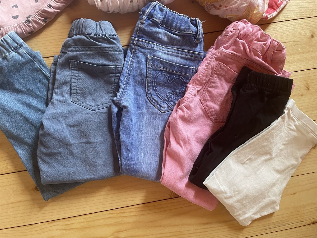 Lotti & Set di vestiti: Riesiges Kleiderpaket 110/116 – Usato da Hofstetten SO venduto da mauschi_99 1
