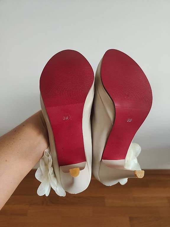 Damenschuhe: Escarpins blancs à fleurs  T.39 – Gebraucht aus Genève von sop_kbp2 3