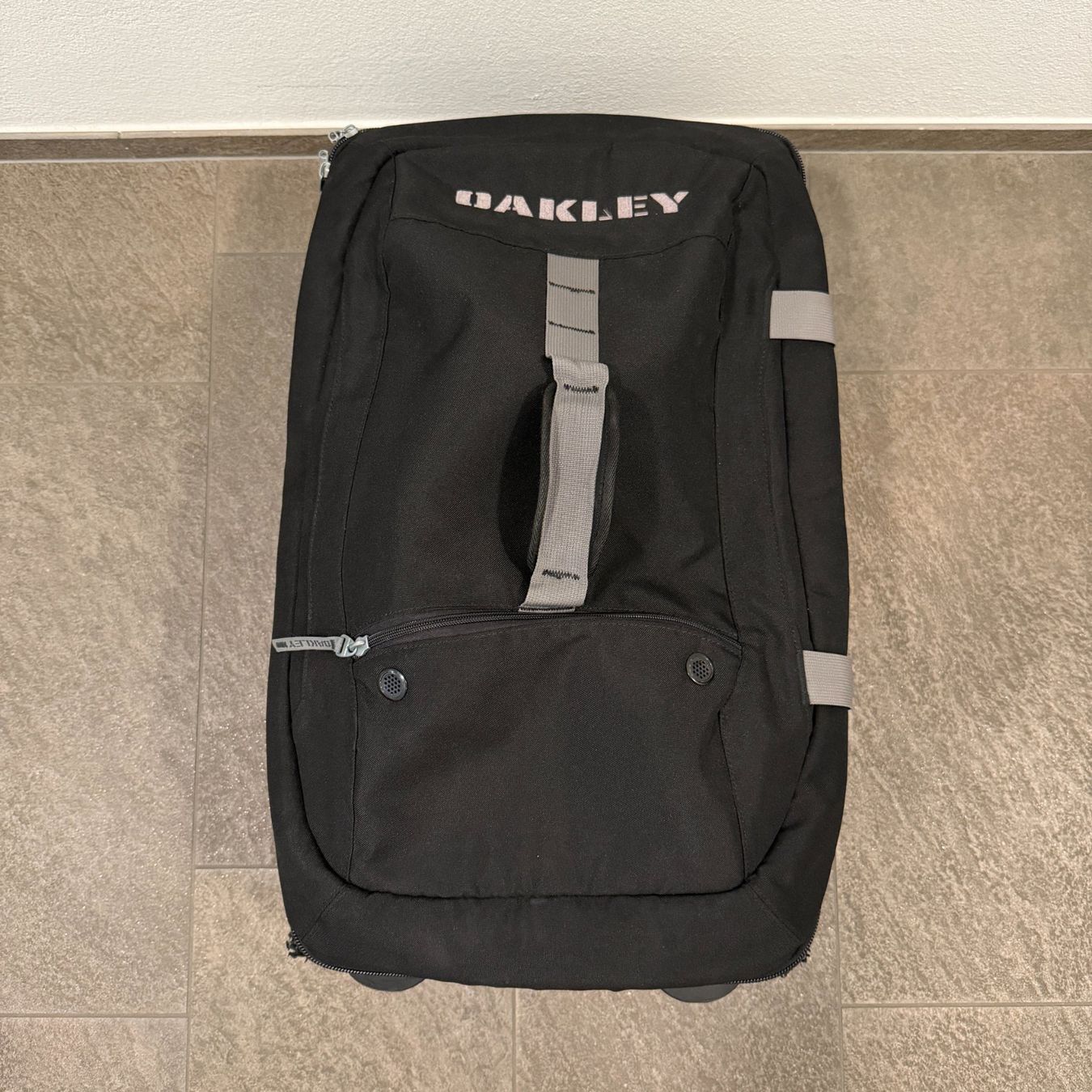 Oakley Valigie: Oakley Reisetasche 65 cm mit Rollen schwarz – Usato da Balzers venduto da dassandro 2